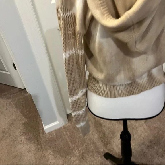 super down
tallie hooded sweater
NWT beige and white size xs - Picture 10 of 14